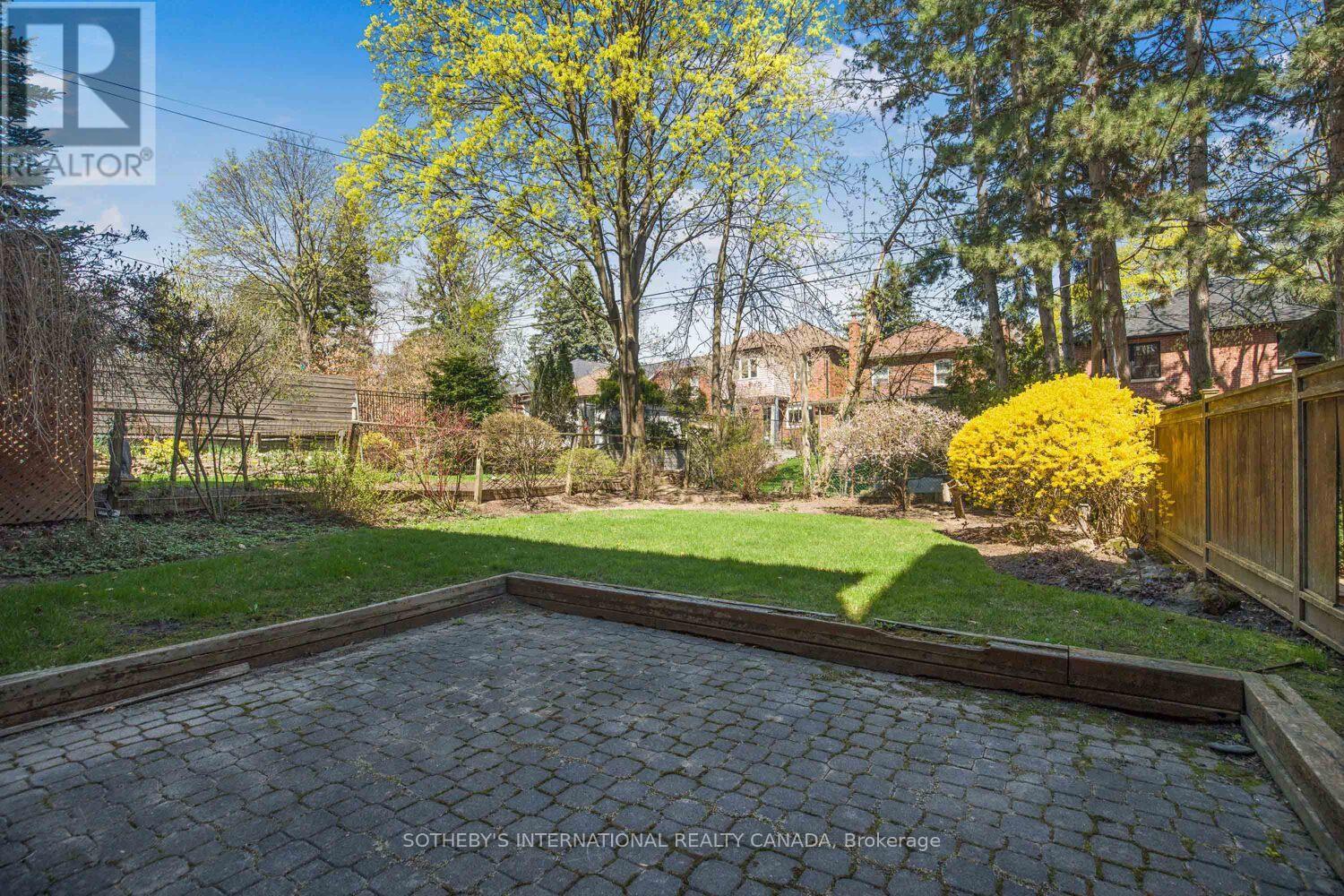 305 Bessborough Drive, Toronto, Ontario  M4G 3K9 - Photo 22 - C12125061