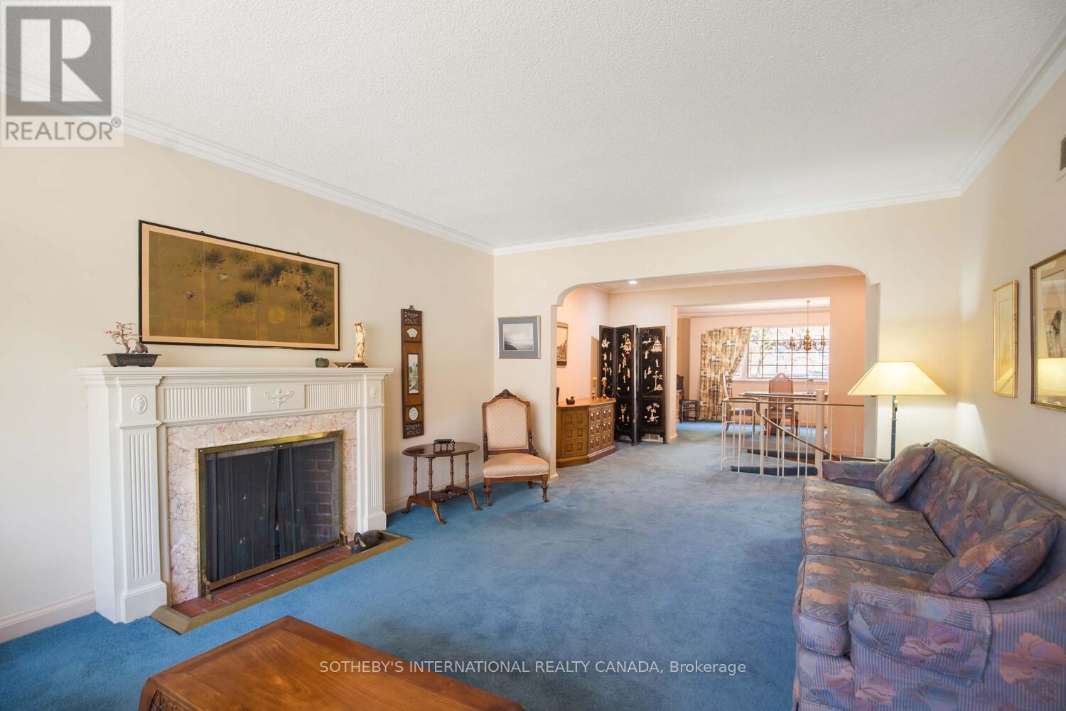 305 Bessborough Drive, Toronto, Ontario  M4G 3K9 - Photo 4 - C12125061
