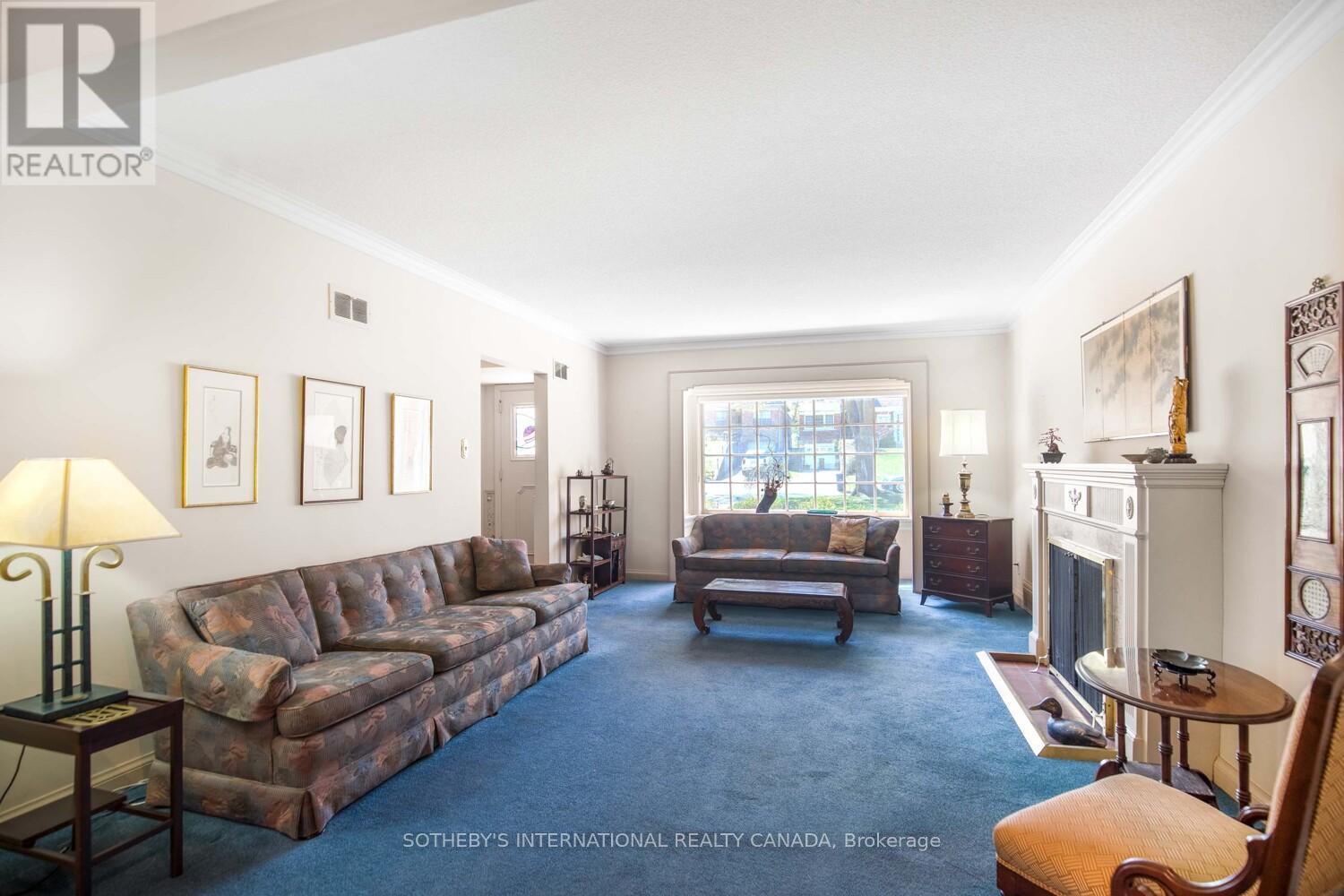 305 Bessborough Drive, Toronto, Ontario  M4G 3K9 - Photo 5 - C12125061