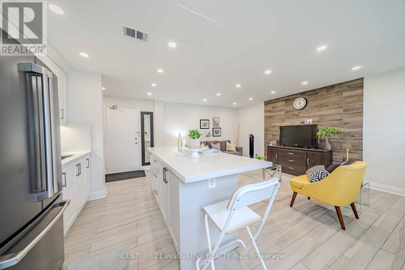 101 - 219 Wilson Avenue, Toronto (Bedford Park-Nortown), Ontario  M5M 3B2 - Photo 14 - C12125094