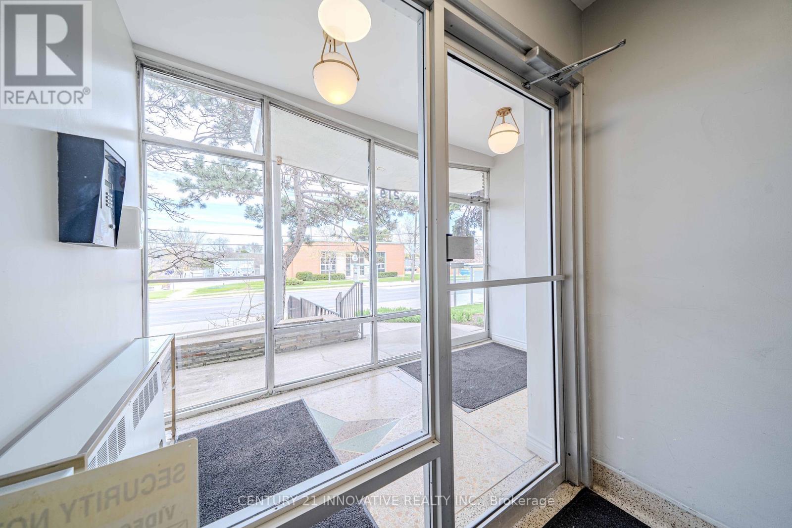 101 - 219 Wilson Avenue, Toronto, Ontario  M5M 3B2 - Photo 6 - C12125094