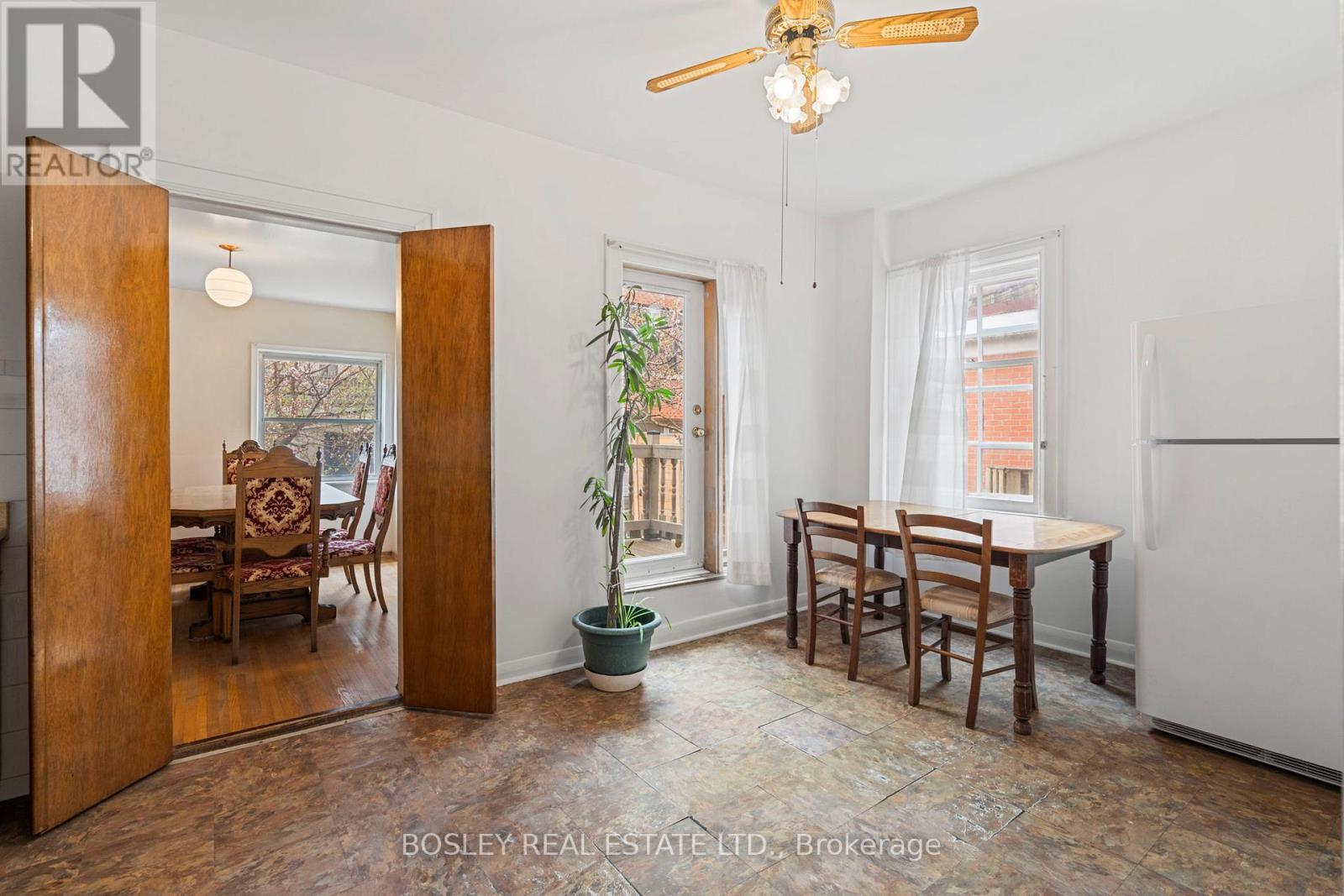 218 Montrose Avenue, Toronto, Ontario  M6G 3G7 - Photo 7 - C12125103