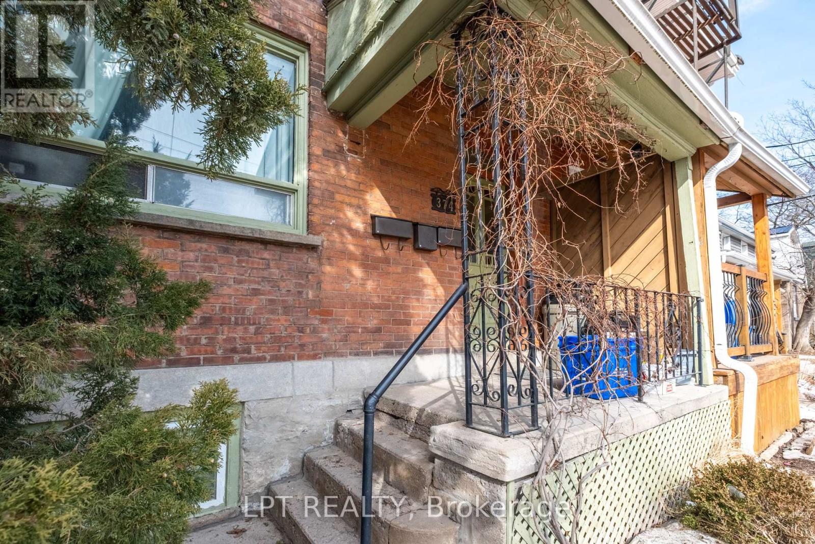 374 Barrie Street, Kingston (East Of Sir John A. Blvd), Ontario  K7K 3T4 - Photo 2 - X12125194