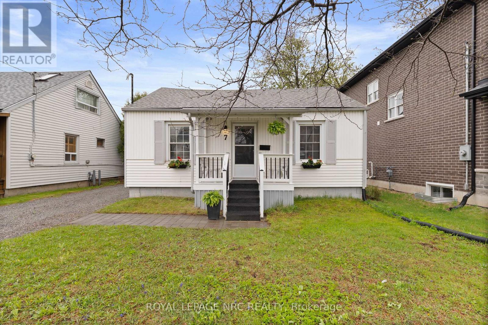 7 Lancaster Avenue, St. Catharines (E. Chester), Ontario  L2R 2R5 - Photo 1 - X12125206