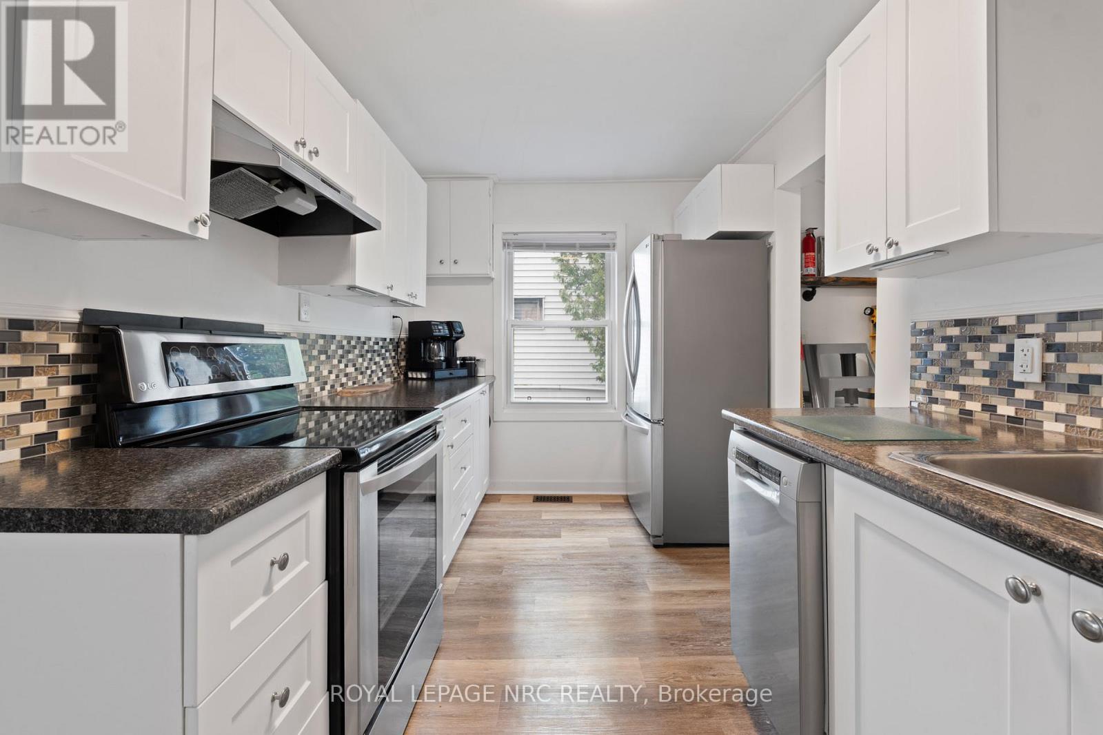 7 Lancaster Avenue, St. Catharines (E. Chester), Ontario  L2R 2R5 - Photo 13 - X12125206
