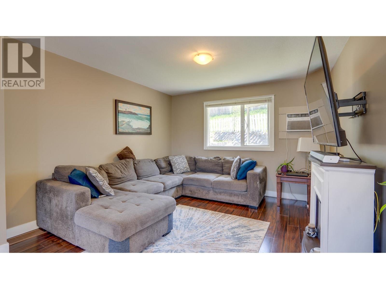 Property at 4010 15 Crescent image 4