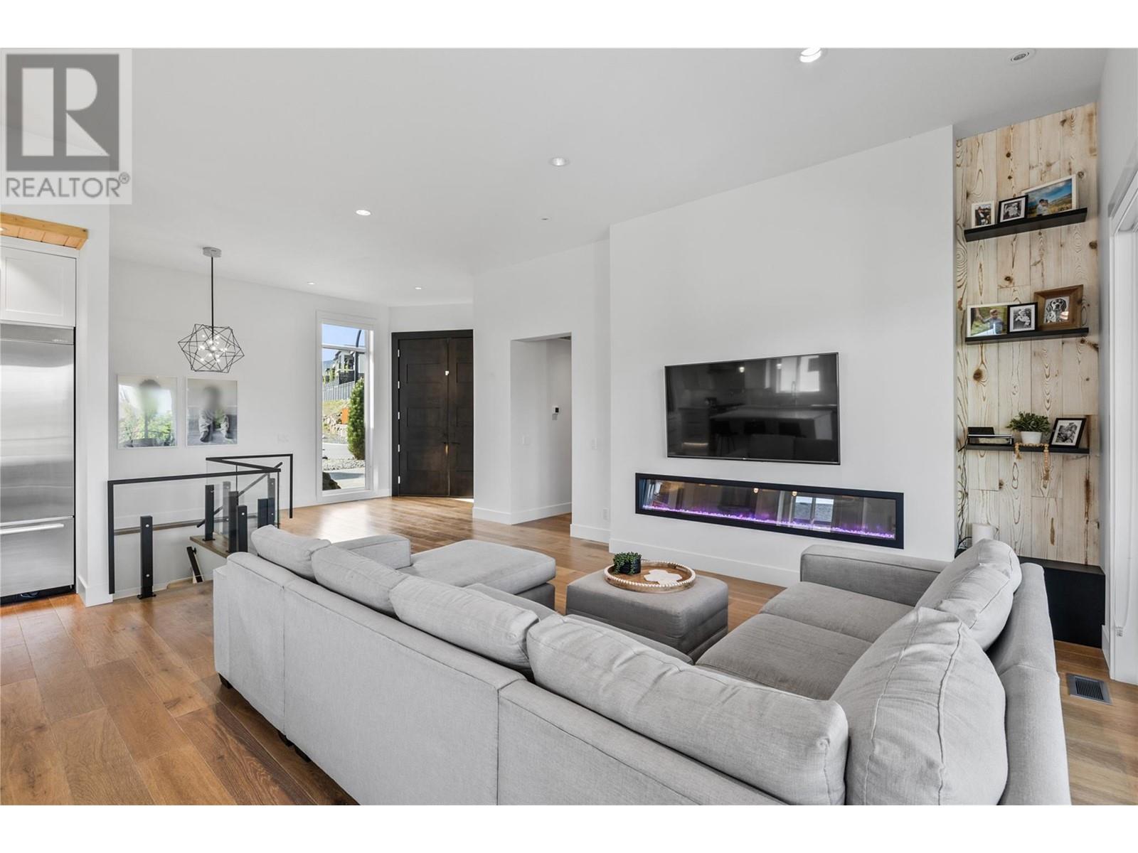 Property at 3374 Vineyard View Drive image 3