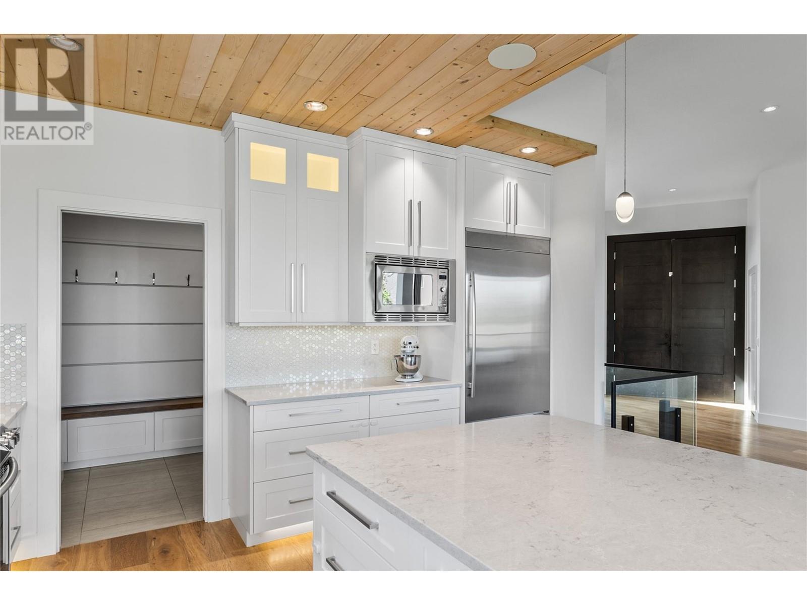 Property at 3374 Vineyard View Drive image 4