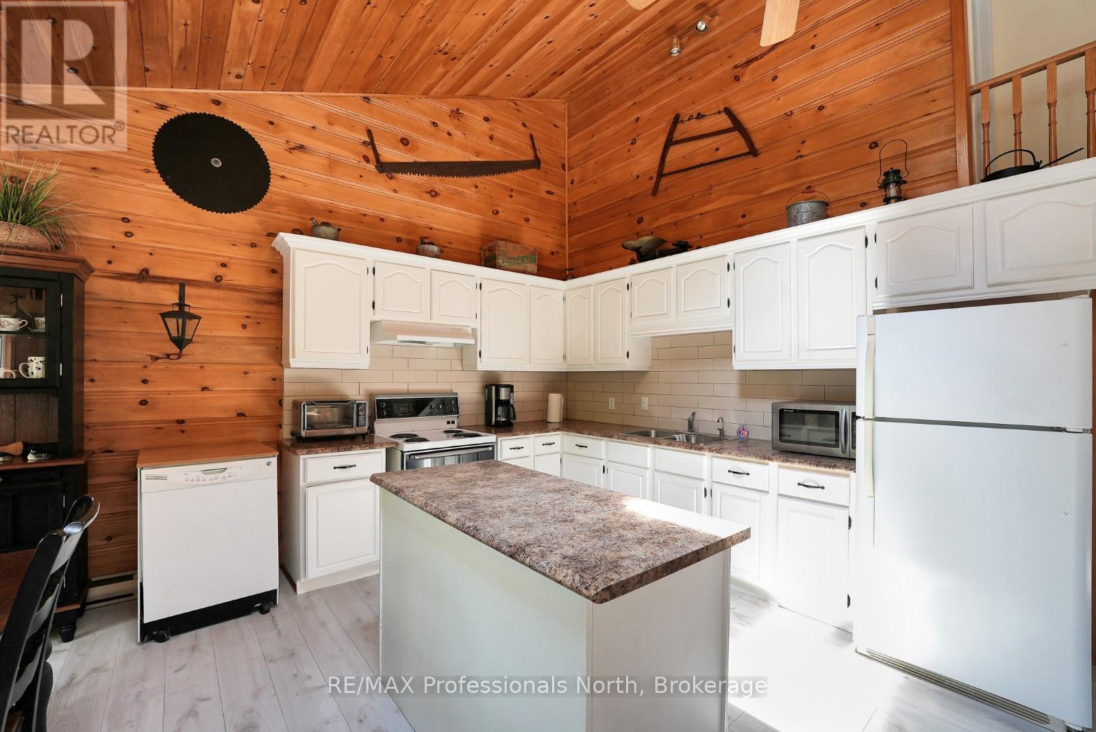 1847 Chandler Drive, Dysart Et Al, Ontario  K0M 1S0 - Photo 11 - X12125181