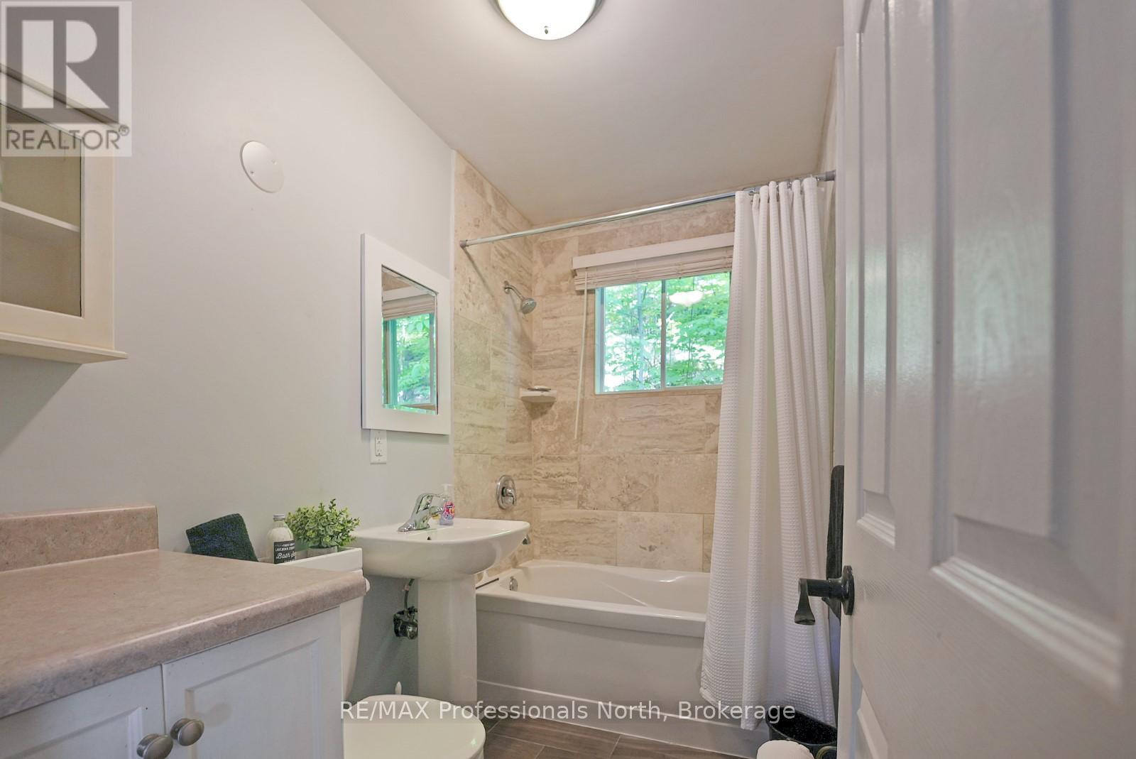 1847 Chandler Drive, Dysart Et Al, Ontario  K0M 1S0 - Photo 24 - X12125181