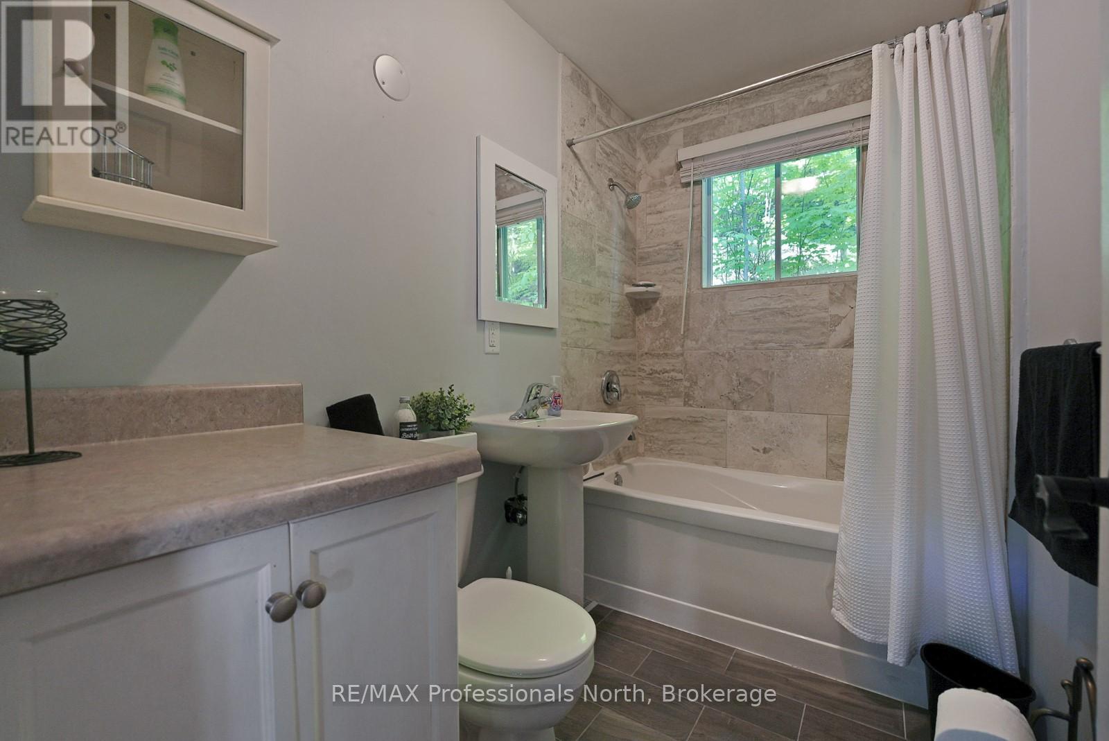 1847 Chandler Drive, Dysart Et Al, Ontario  K0M 1S0 - Photo 25 - X12125181