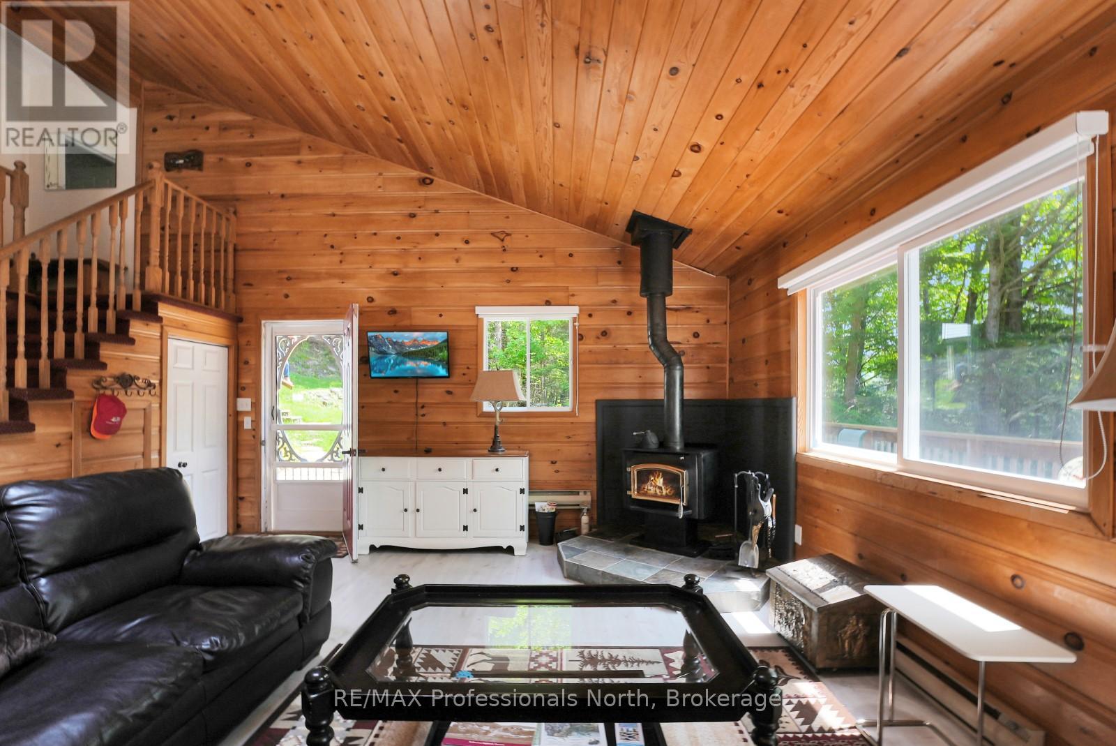 1847 Chandler Drive, Dysart Et Al, Ontario  K0M 1S0 - Photo 8 - X12125181
