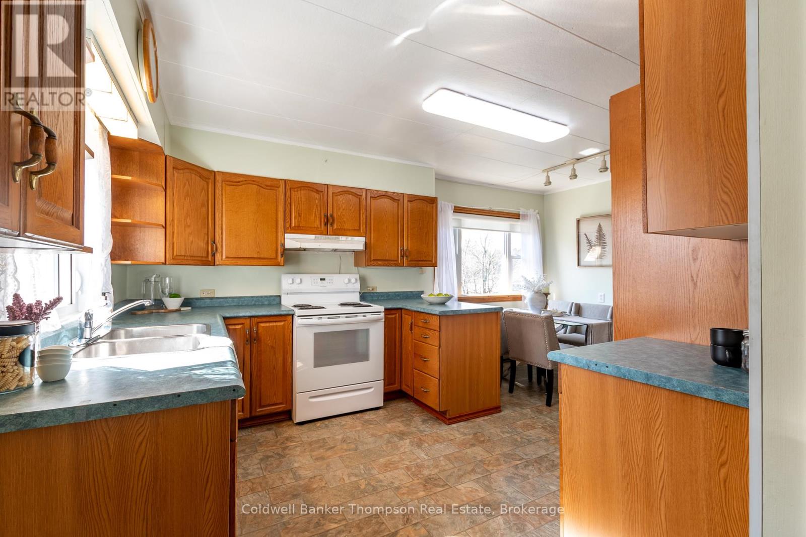 66 Hanes Road, Huntsville, Ontario  P1H 1M3 - Photo 5 - X12125254