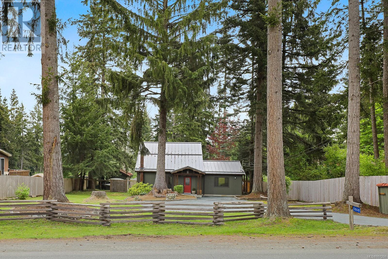 5868 Bates Rd, Courtenay, British Columbia  V9J 1W6 - Photo 2 - 997298