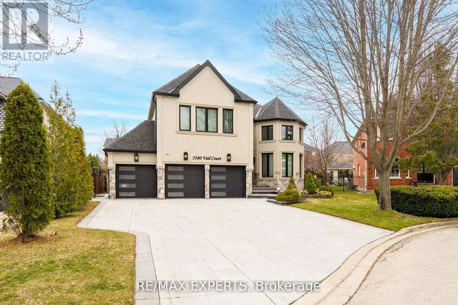 5380 Vail Court, Mississauga, Ontario  L5M 6G9 - Photo 2 - W12125029