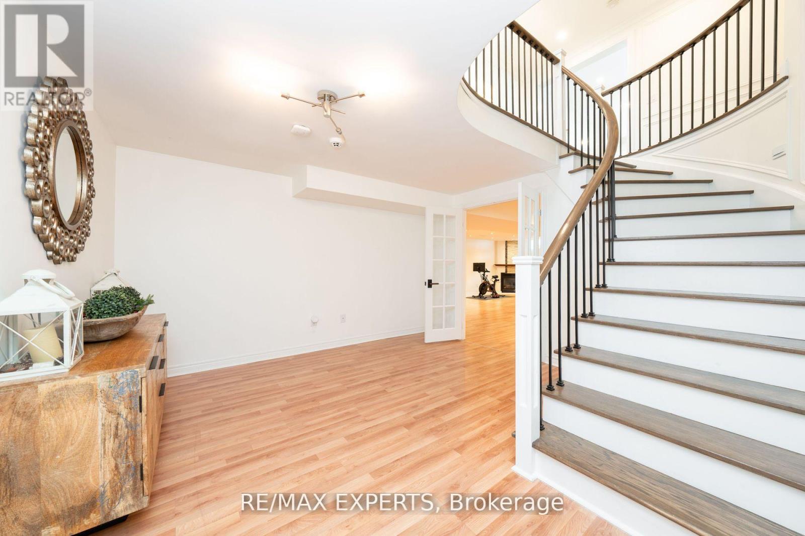 5380 Vail Court, Mississauga, Ontario  L5M 6G9 - Photo 38 - W12125029