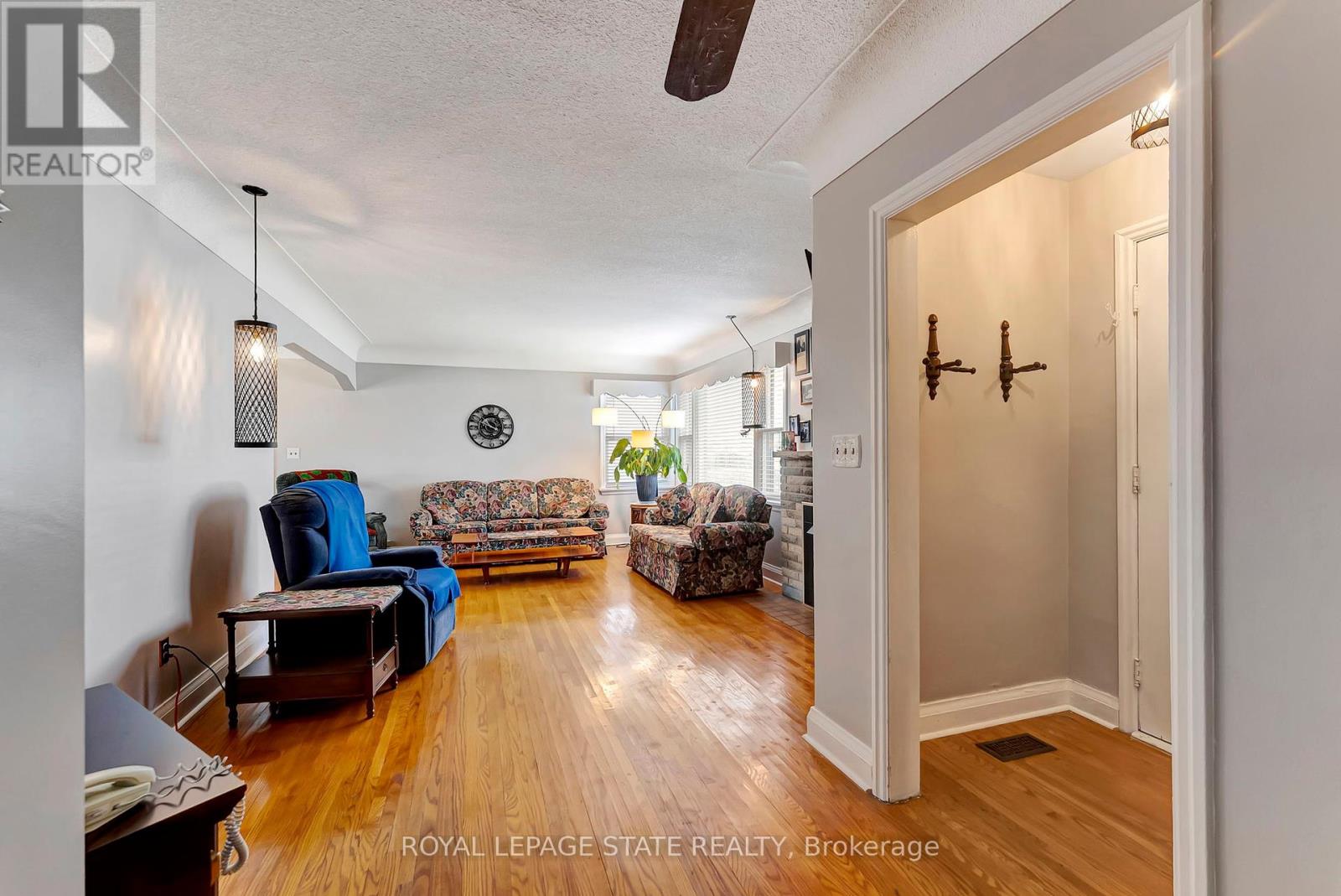 96 Gray Road, Hamilton, Ontario  L8G 3V1 - Photo 5 - X12125034