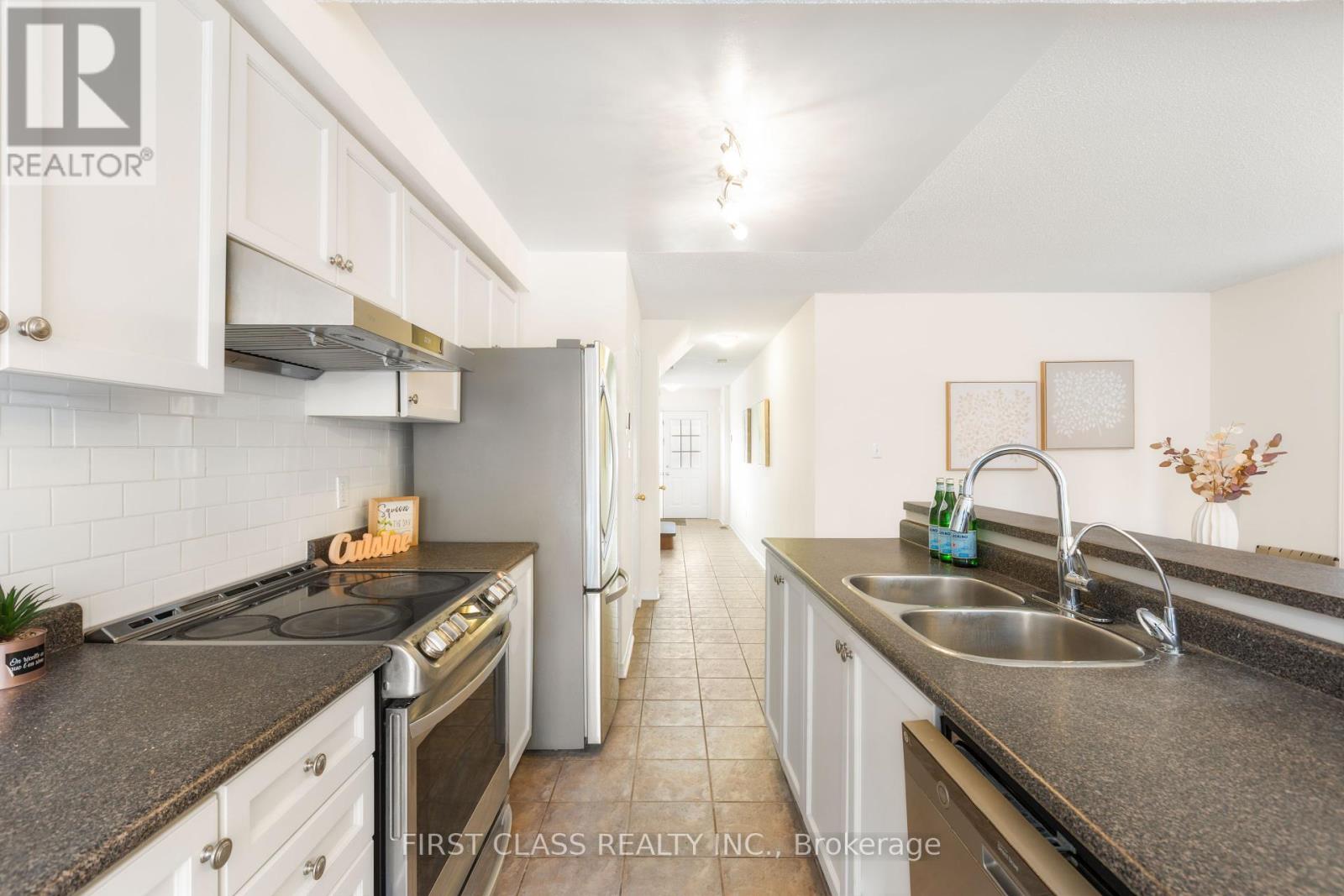 26 Tara Crescent, Markham, Ontario  L3S 4S7 - Photo 4 - N12125283