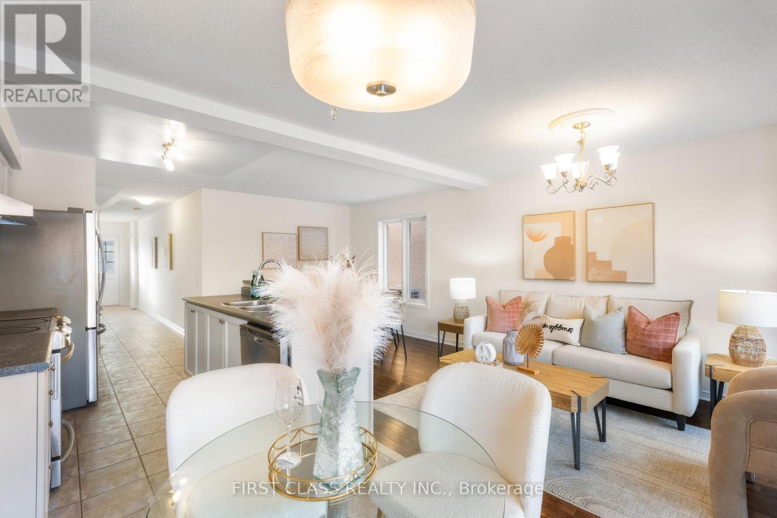 26 Tara Crescent, Markham, Ontario  L3S 4S7 - Photo 5 - N12125283