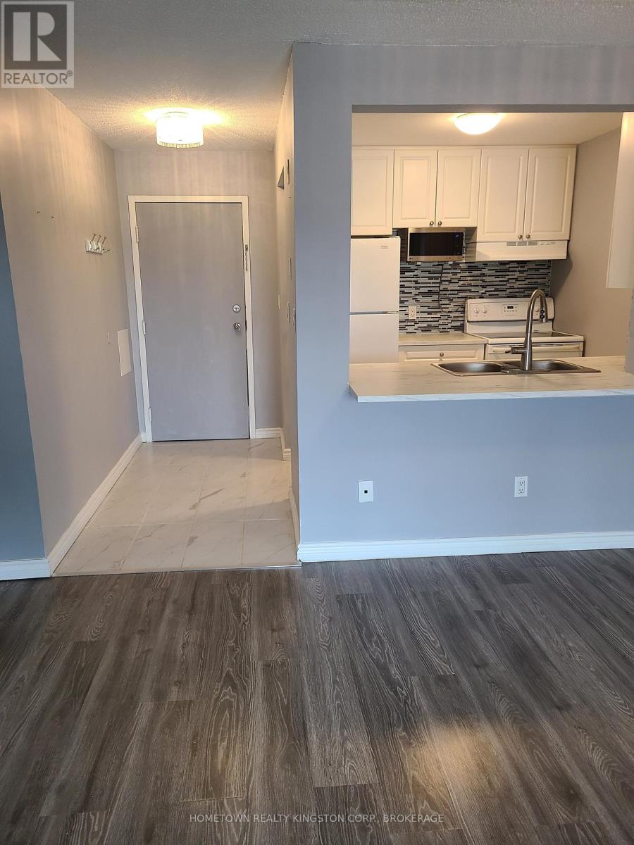 201 - 566 Armstrong Road, Kingston, Ontario  K7M 8M2 - Photo 3 - X12125313