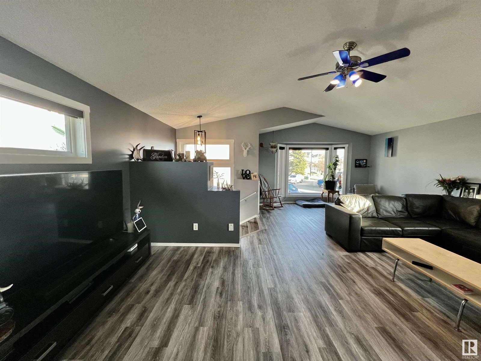 Property at 2134 37 AV NW image 2