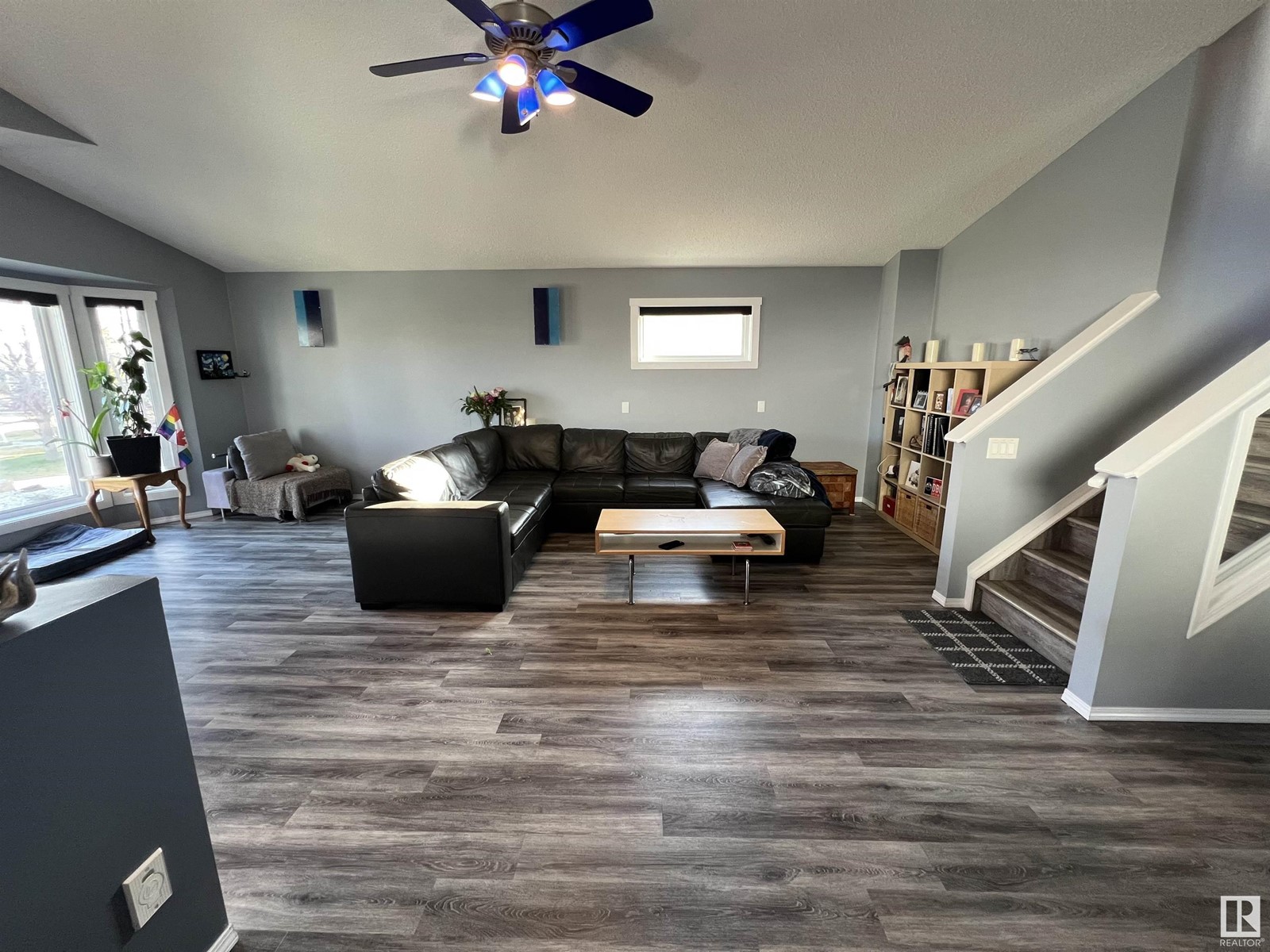 Property at 2134 37 AV NW image 4