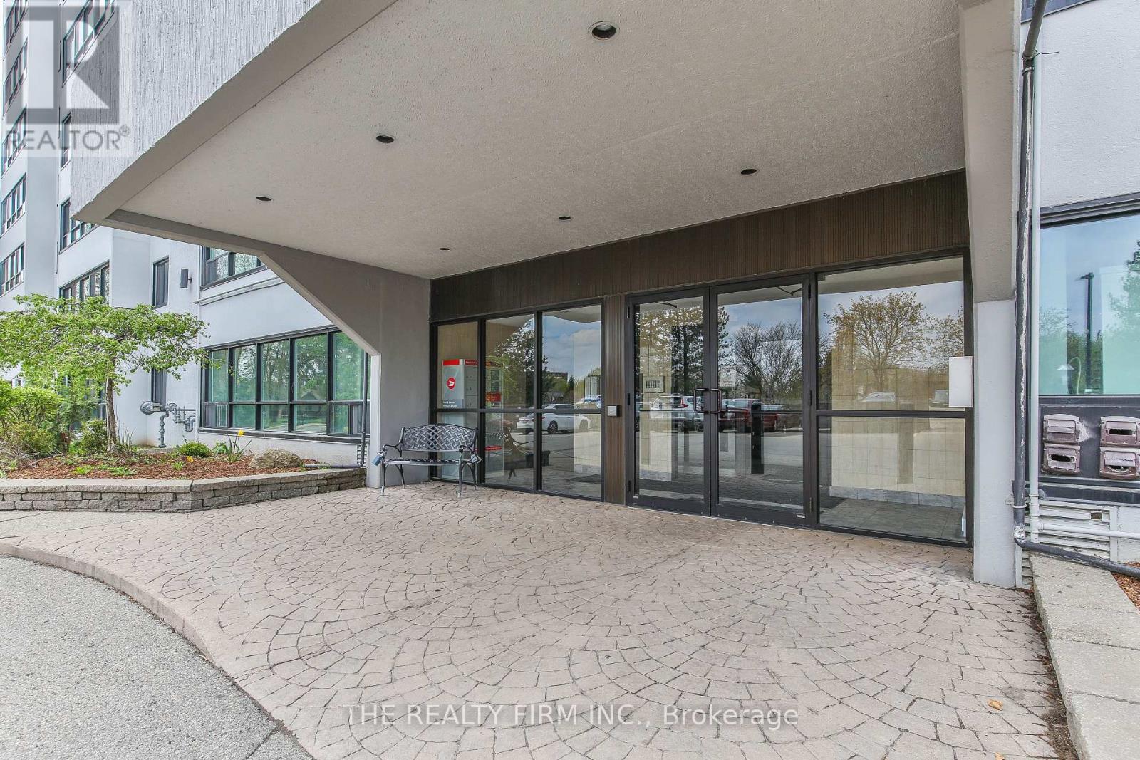 Property at 401 - 600 GRENFELL DRIVE image 3