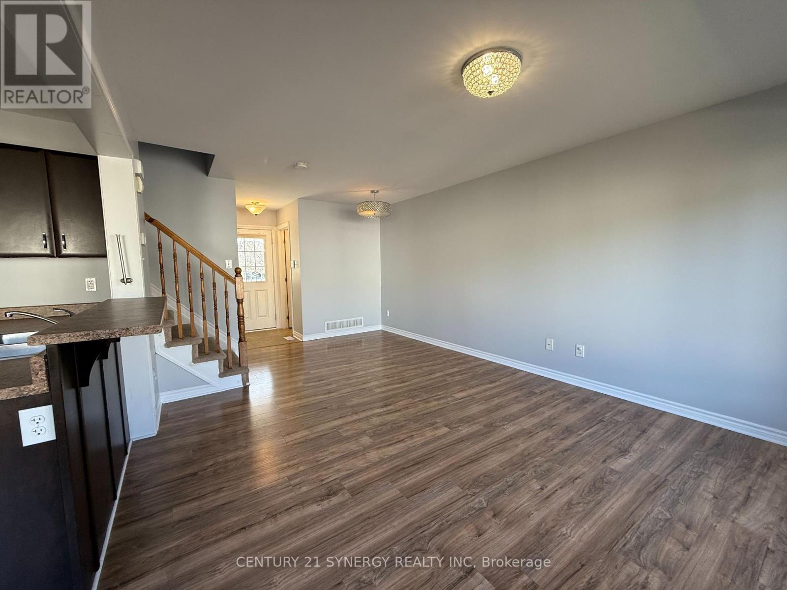 921 Messor Crescent, Ottawa, Ontario  K2S 0P2 - Photo 5 - X12125303