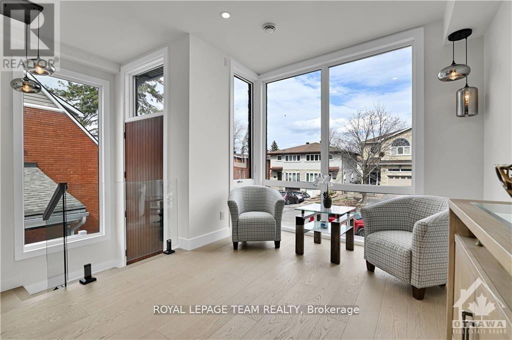 826 Alpine Avenue, Ottawa, Ontario  K2B 5R6 - Photo 2 - X12125321