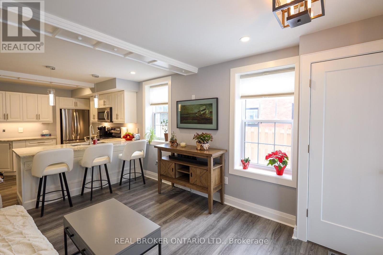 Property at 118 BROCK STREET E image 3