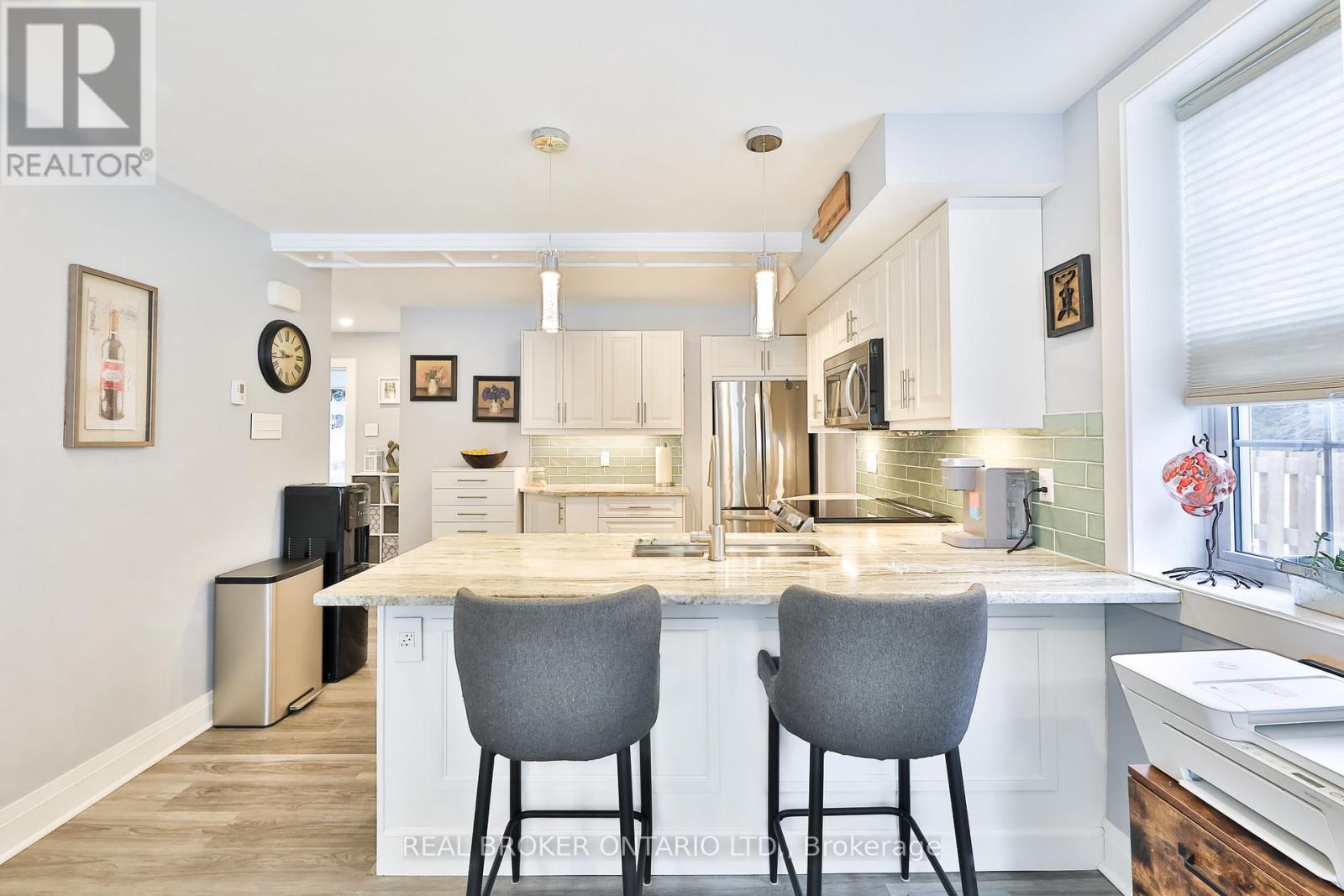Property at 118 BROCK STREET E image 4