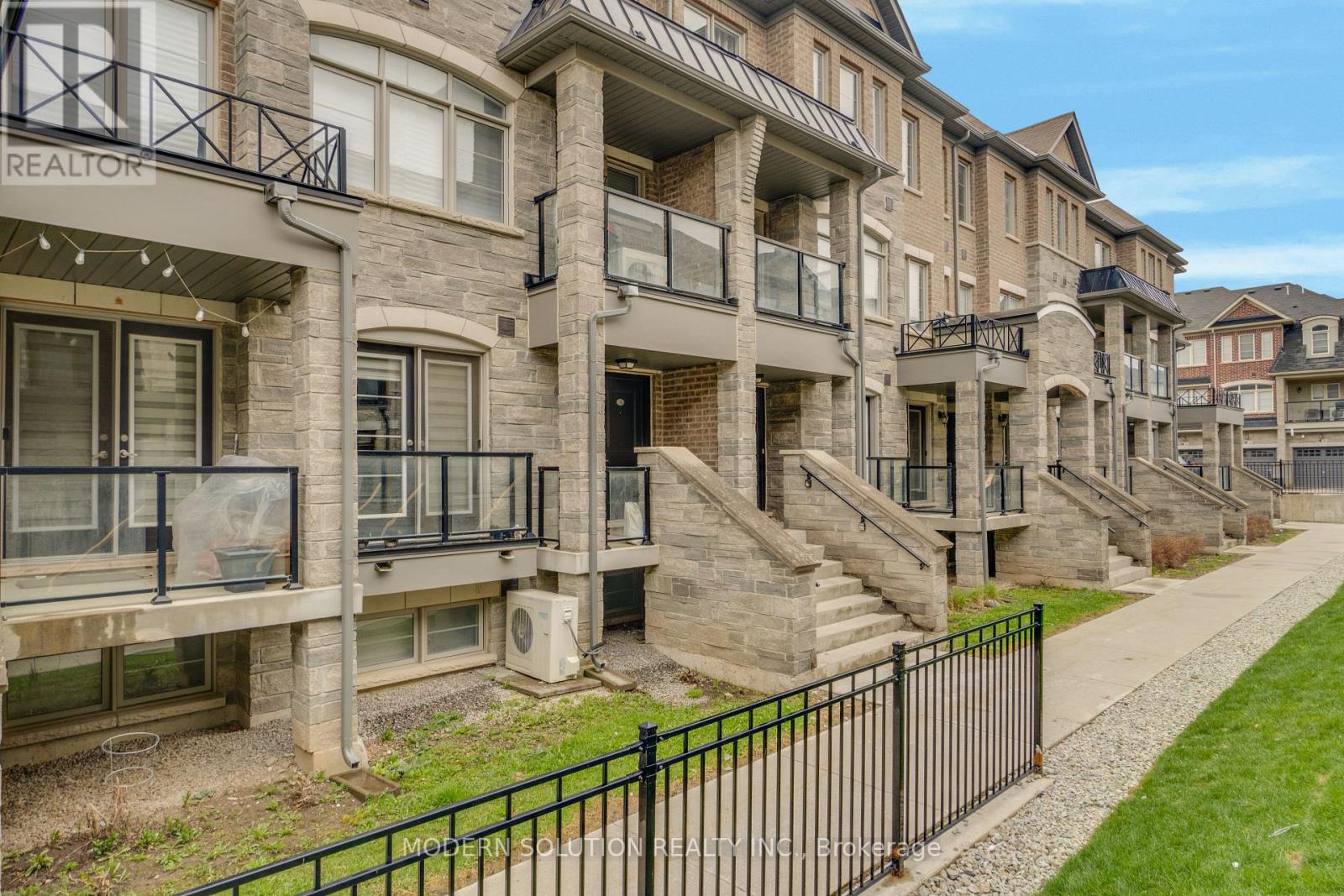 22 - 200 Veterans Drive, Brampton, Ontario  L7A 4S6 - Photo 6 - W12125130