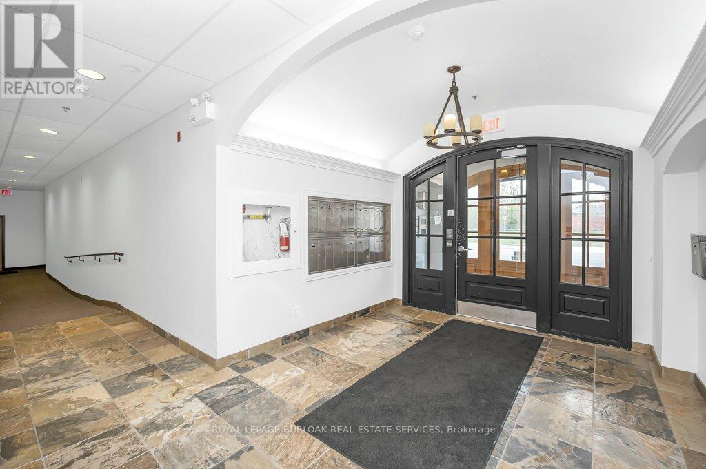 304 - 459 Kerr Street, Oakville, Ontario  L6K 3C2 - Photo 13 - W12125162