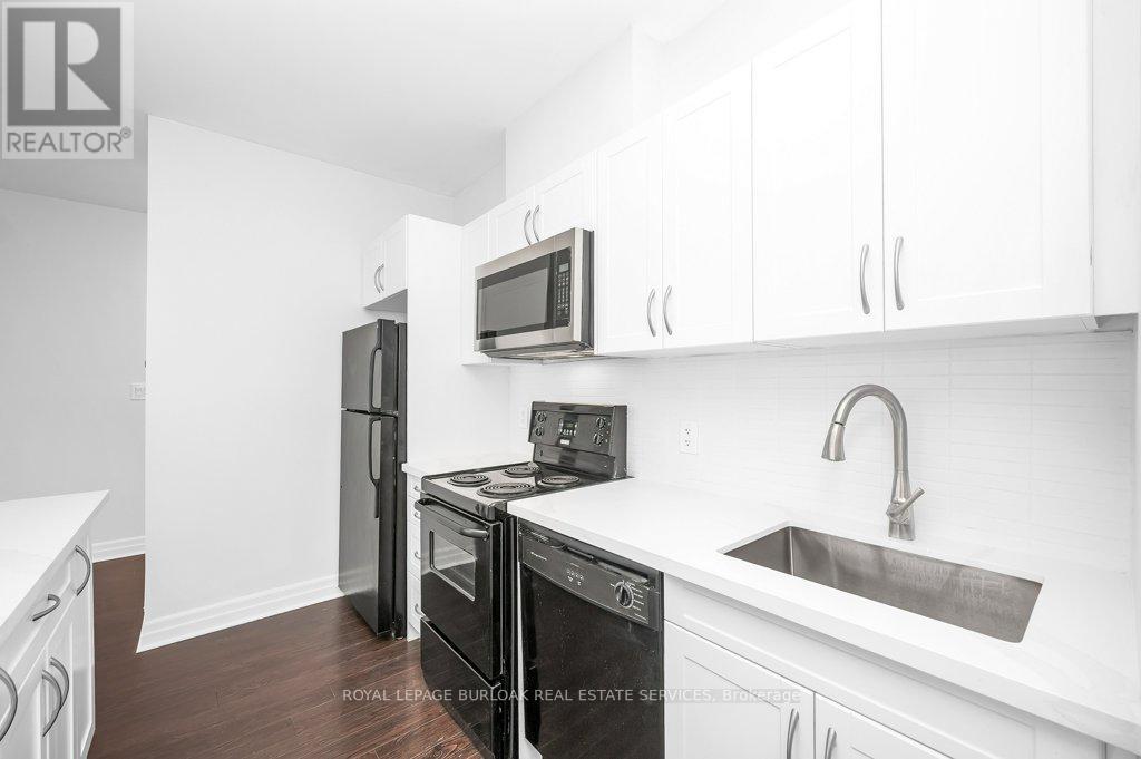 304 - 459 Kerr Street, Oakville, Ontario  L6K 3C2 - Photo 4 - W12125162