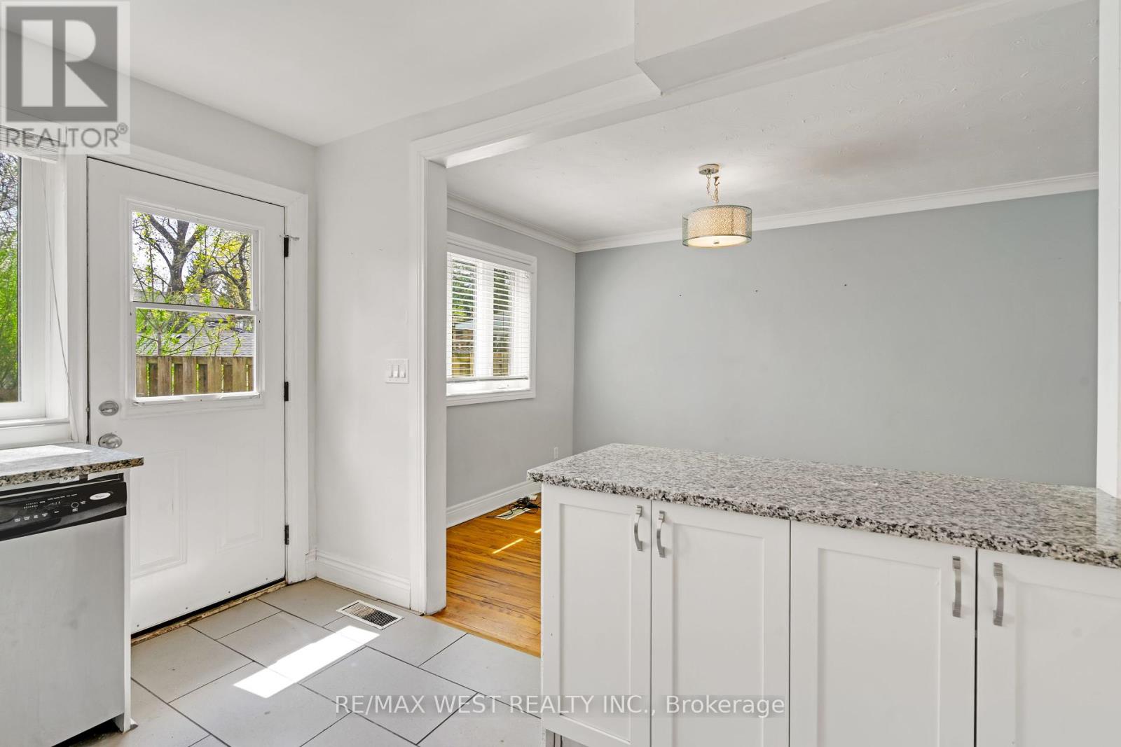 2 Cabot Court, Toronto, Ontario  M9A 2H4 - Photo 13 - W12125263