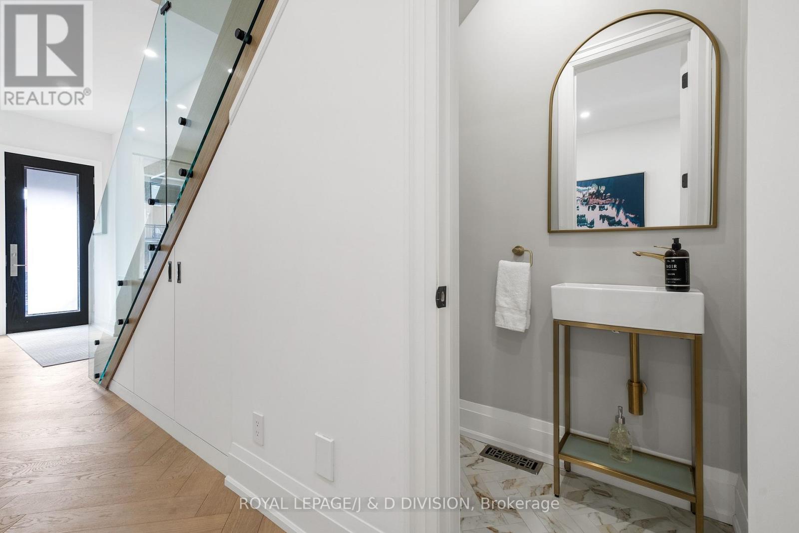 28 Melville Avenue, Toronto, Ontario  M6G 1Y2 - Photo 15 - W12125277