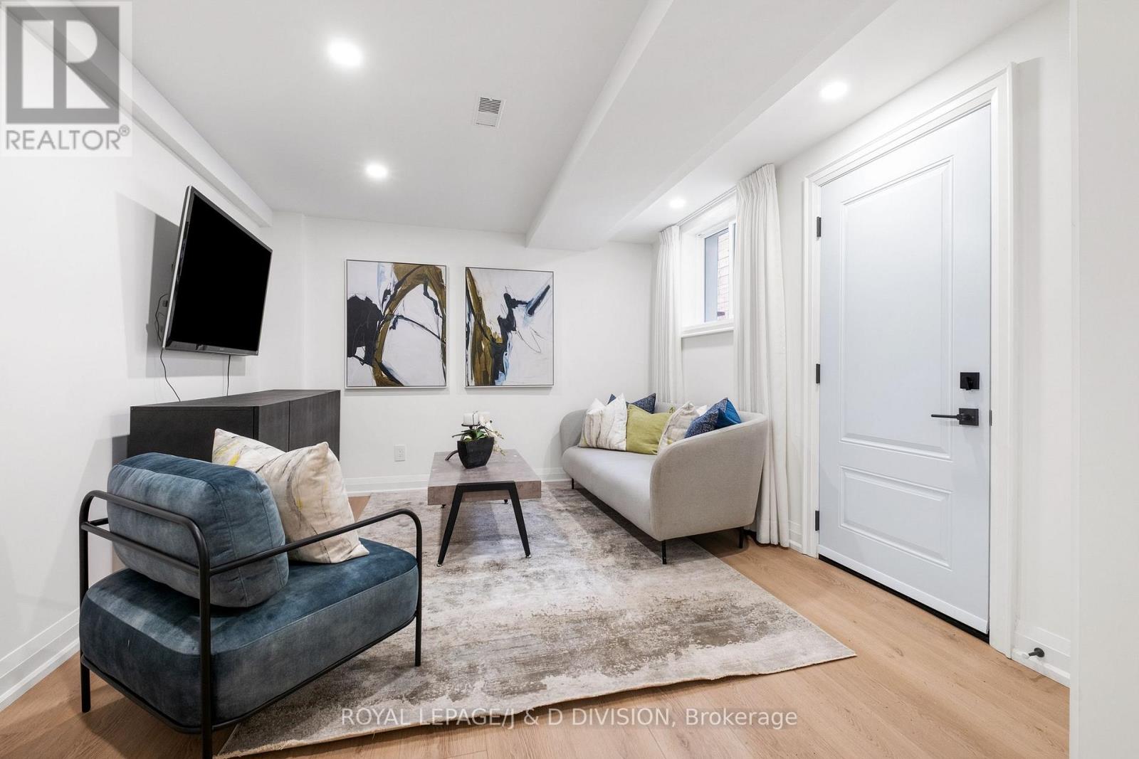 28 Melville Avenue, Toronto, Ontario  M6G 1Y2 - Photo 34 - W12125277