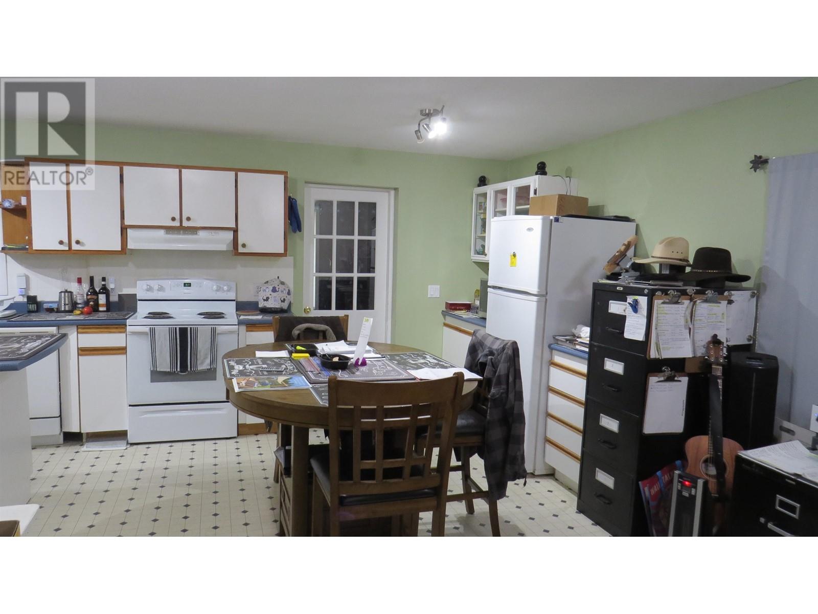 Property at 942 MAPLE DRIVE image 4