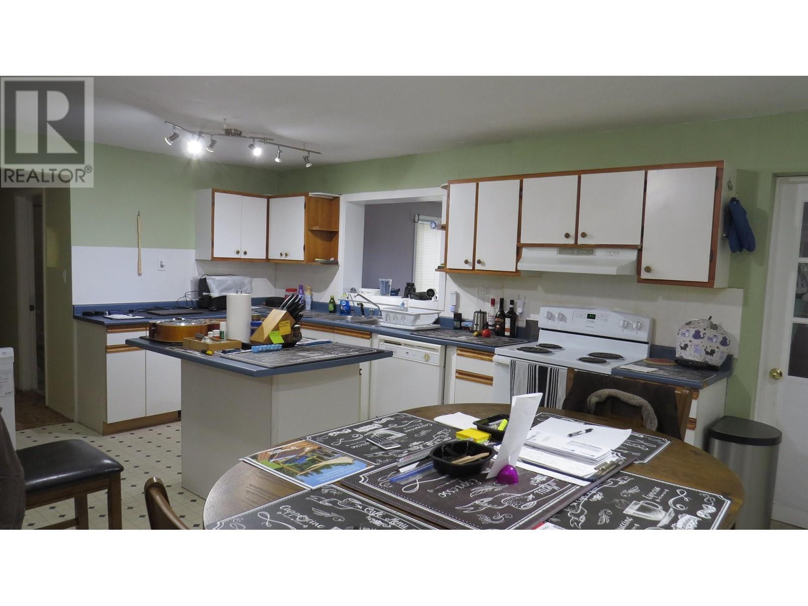 Property at 942 MAPLE DRIVE image 5