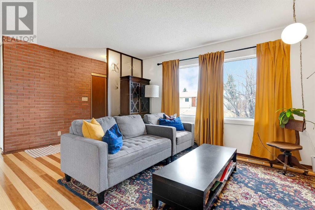 Property at 14 Marwood Circle NE image 5