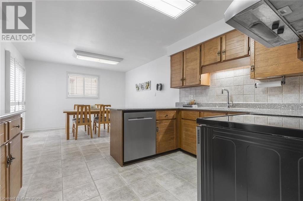 4043 Trapper Crescent, Mississauga, Ontario  L5L 3A7 - Photo 6 - 40724968