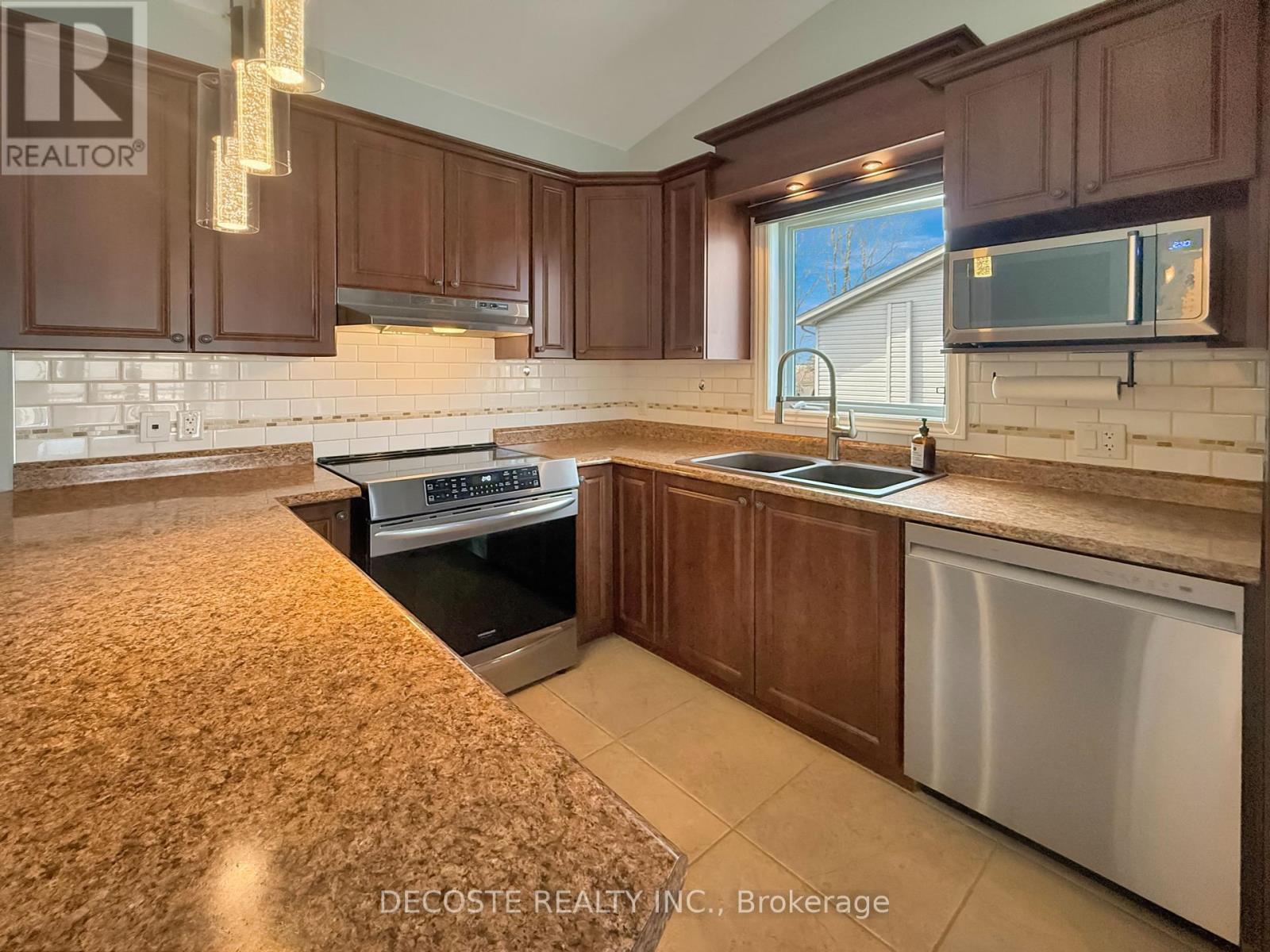 8 - 28 Valain Street, Alfred And Plantagenet, Ontario  K0B 1A0 - Photo 15 - X12123979