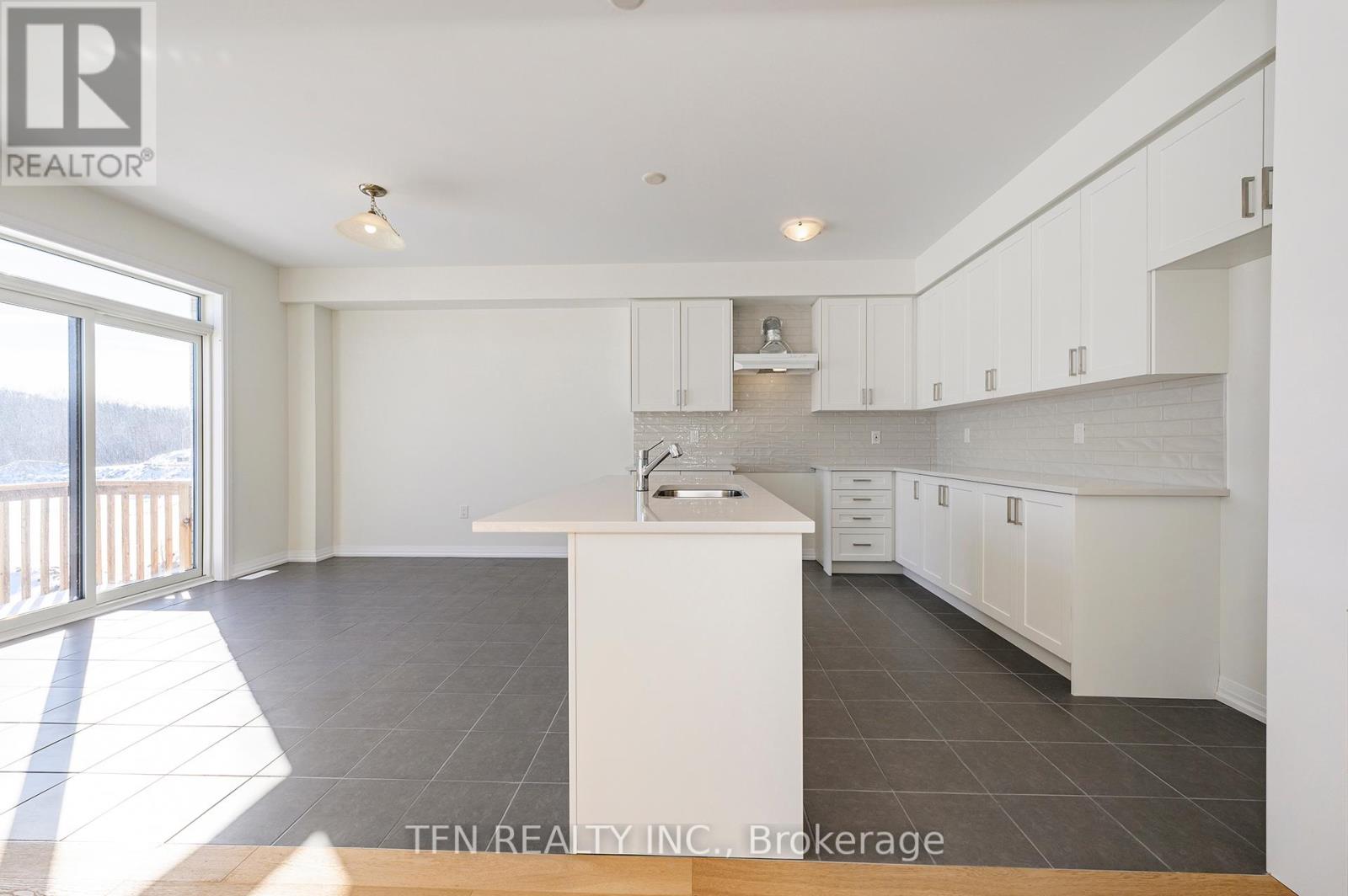 9 Stanley Avenue, Haldimand, Ontario  N3W 0J9 - Photo 17 - X12125119