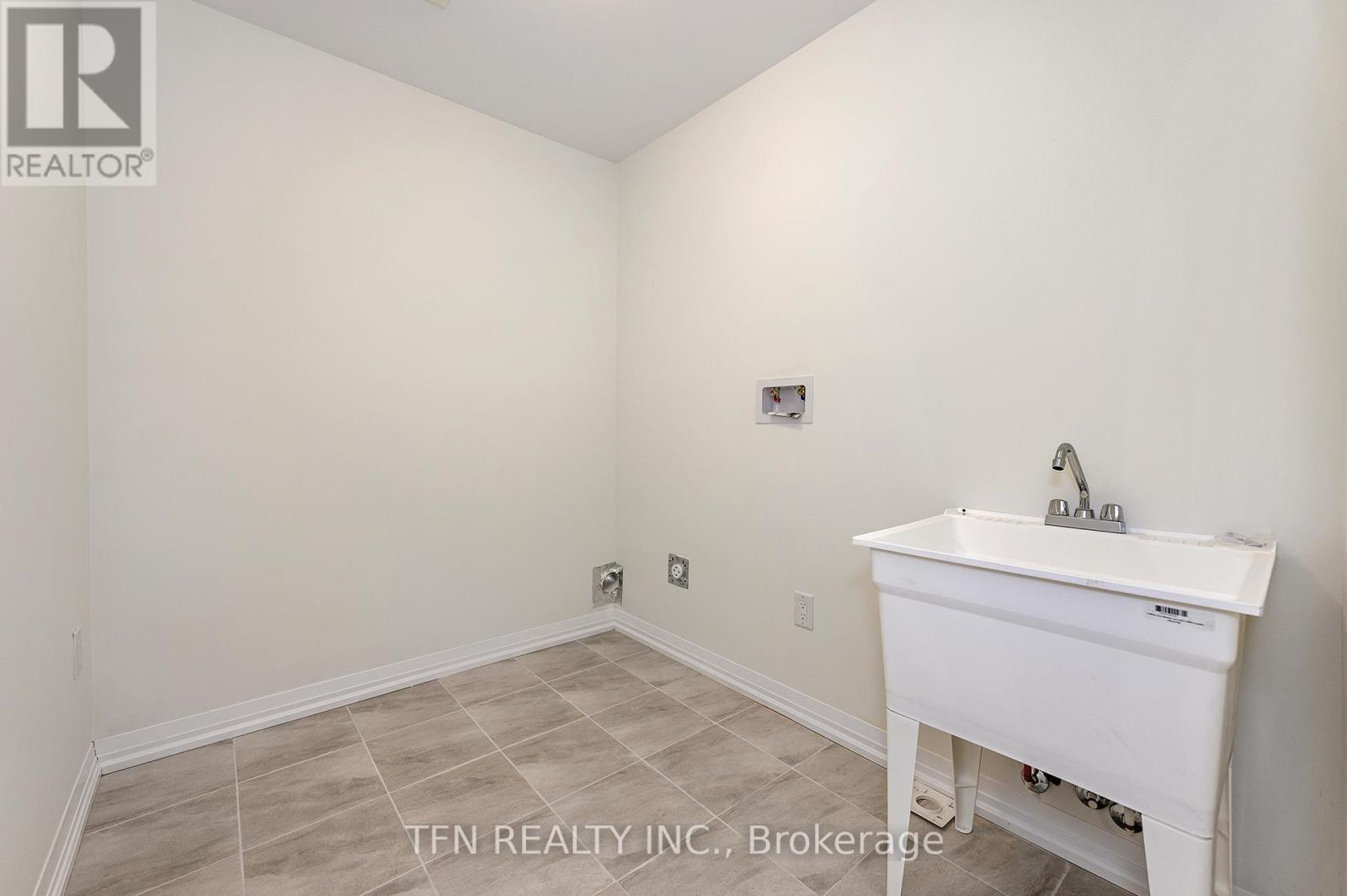 9 Stanley Avenue, Haldimand, Ontario  N3W 0J9 - Photo 36 - X12125119