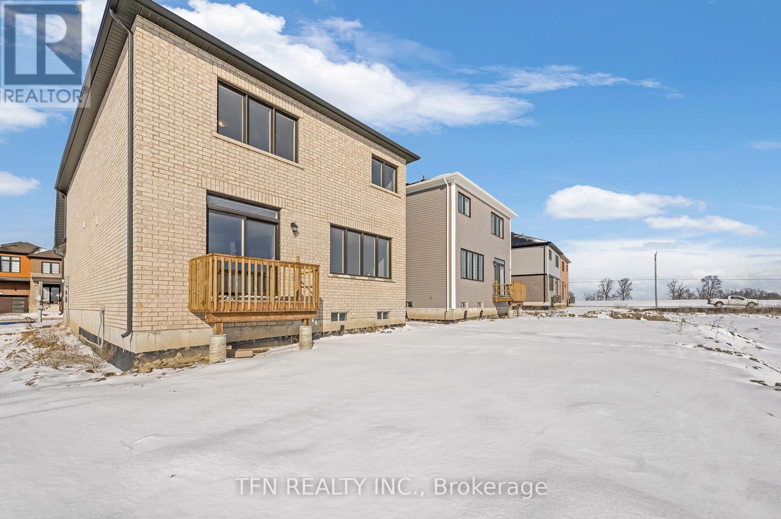 9 Stanley Avenue, Haldimand, Ontario  N3W 0J9 - Photo 7 - X12125119