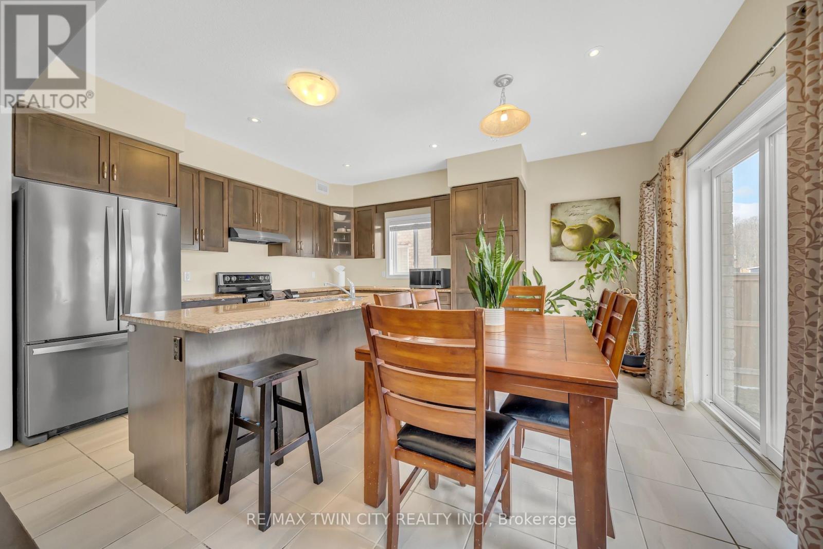 697 Sundew Drive, Waterloo, Ontario  N2V 0E4 - Photo 11 - X12125224