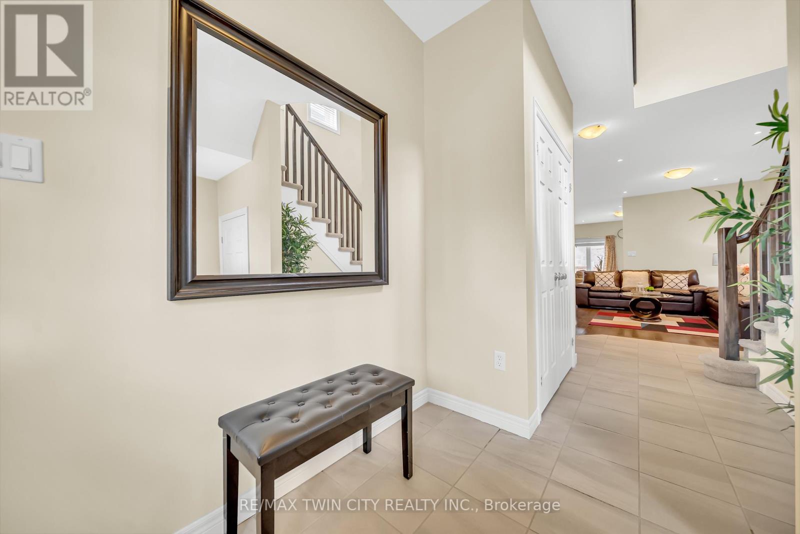 697 Sundew Drive, Waterloo, Ontario  N2V 0E4 - Photo 4 - X12125224