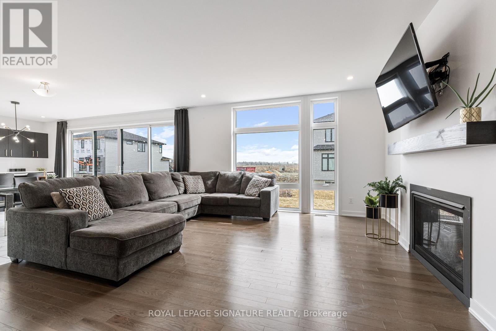 Property at 117 ORCHESTRA WAY image 3