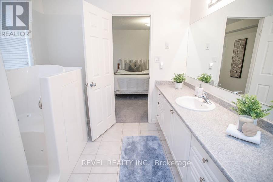 230 Thomas Avenue, Brantford, Ontario  N3S 0E1 - Photo 22 - X12125284
