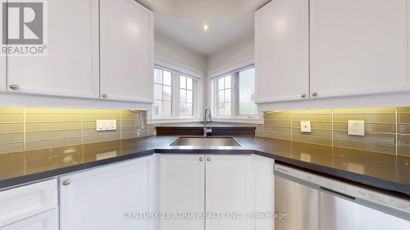 323 Bristol Road E, Mississauga, Ontario  L4Z 3V6 - Photo 16 - W12122841